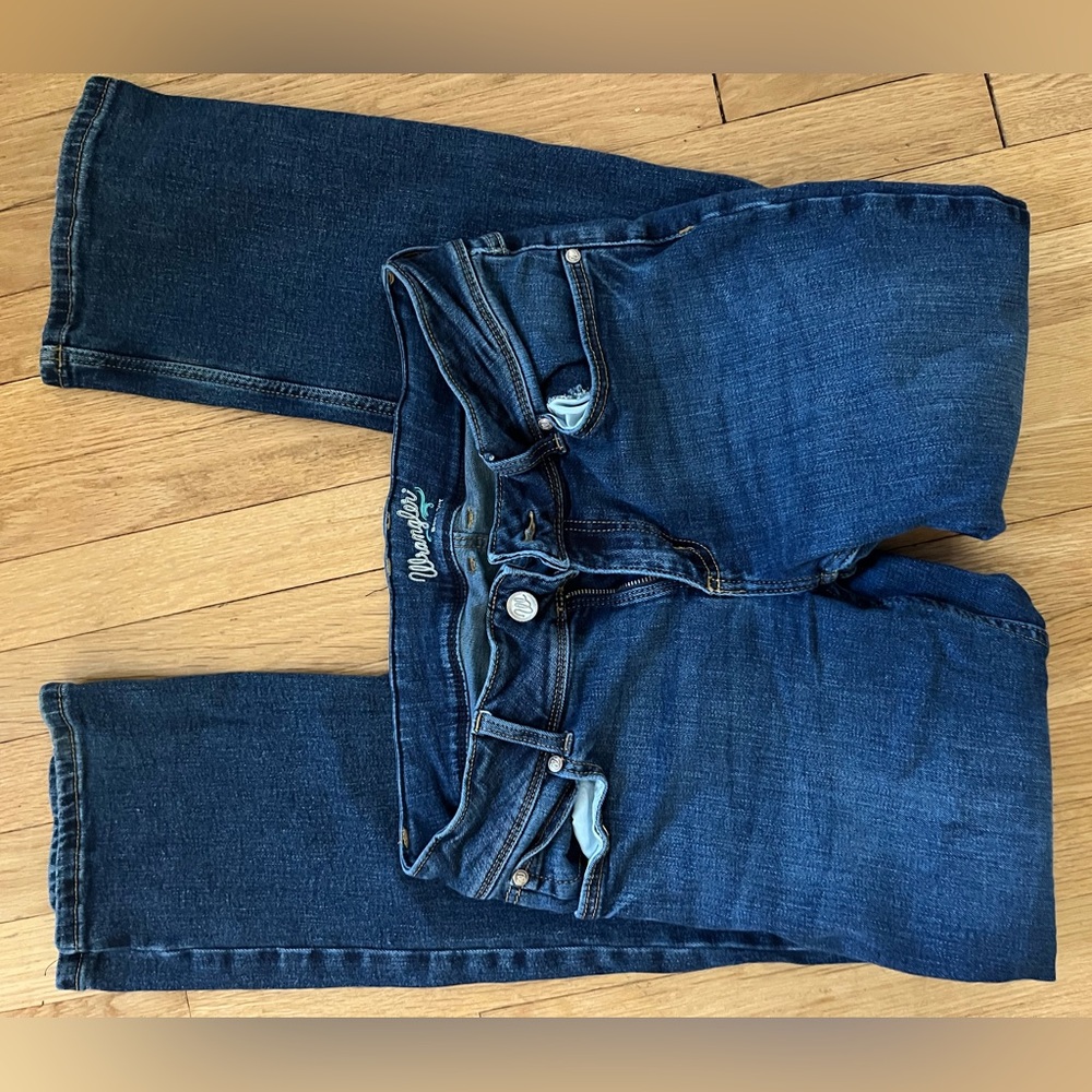 Low rise boot cut wranglers 9/10 34 excellent condition